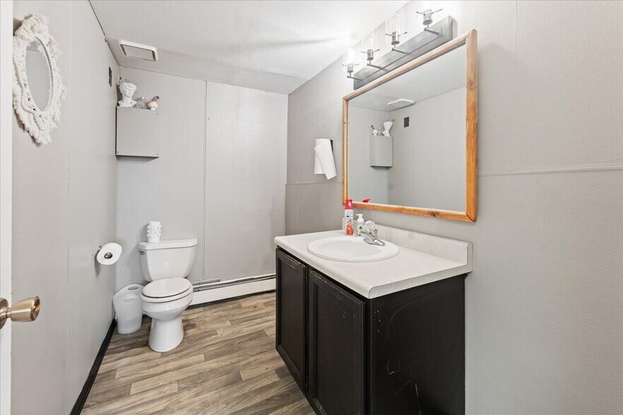 More Photos Of 1019 College Rd, Fairbanks Flex For Sale