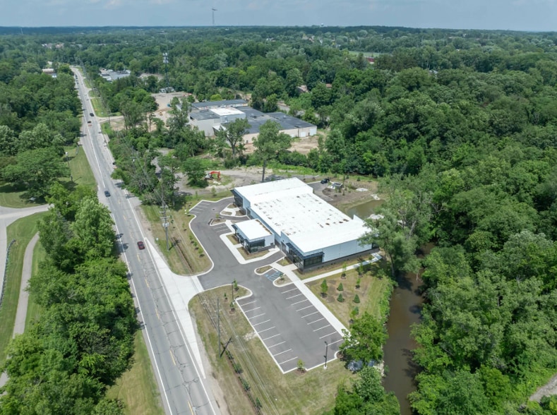 More Photos Of 16350 Northville Rd, Plymouth Showroom For Sale