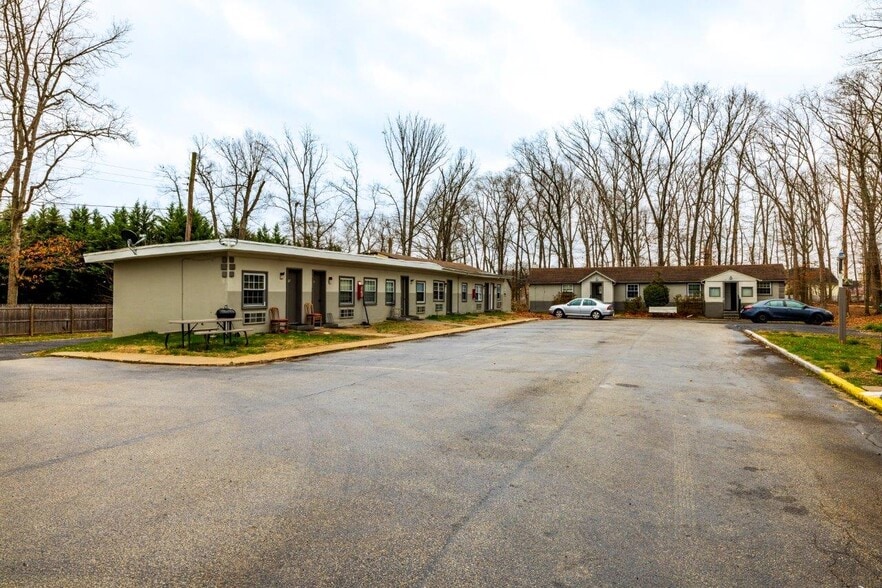 More Photos Of 899 Corkery Ln, Williamstown Hotel For Sale