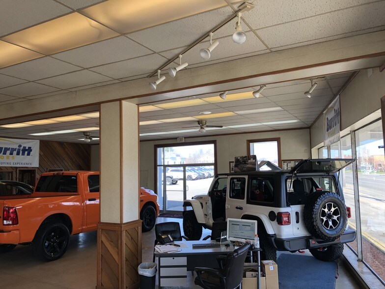 More Photos Of 420 W 1st St, Oswego Auto Dealership For Sale