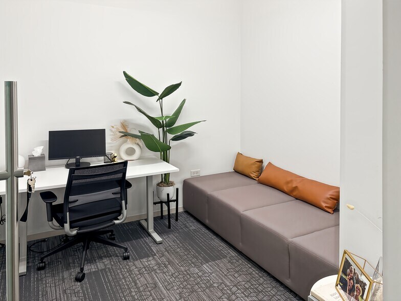 More Photos Of 1 N State St, Chicago Coworking Space