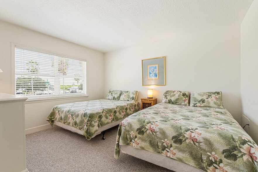 More Photos Of 23 Royal Palm Pointe, Vero Beach Restaurant For Sale