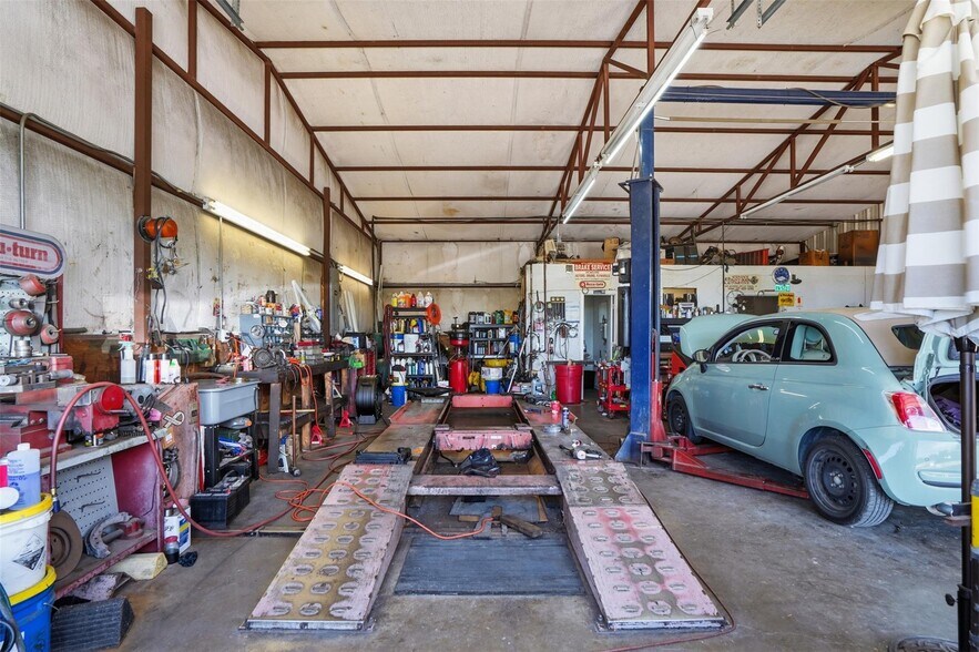 More Photos Of 5416 Jacksboro Hwy, Fort Worth Industrial For Sale