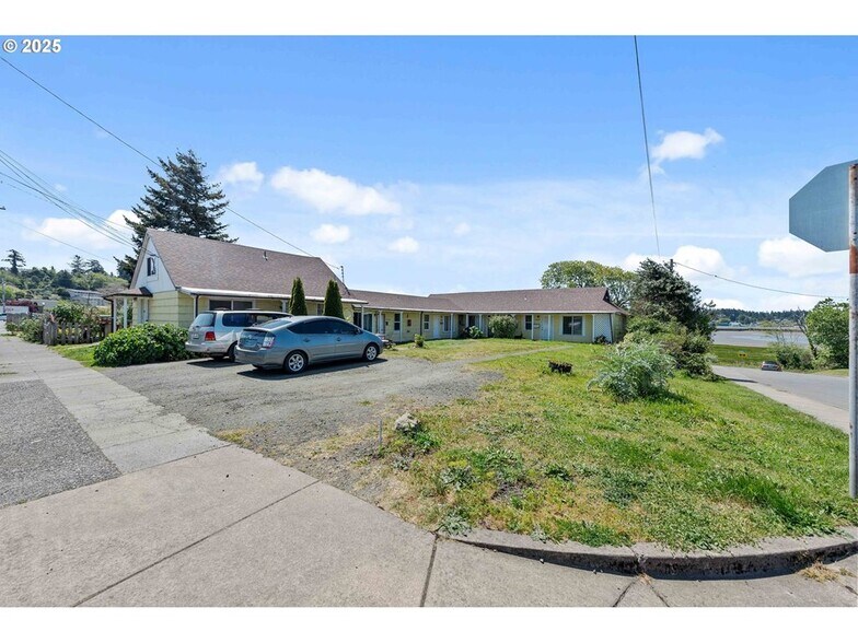 More Photos Of 1900 Monroe St, North Bend Apartments For Sale