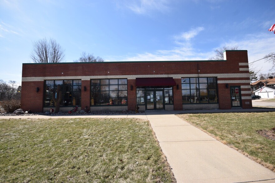More Photos Of 100 S Main St, Saukville Restaurant For Sale