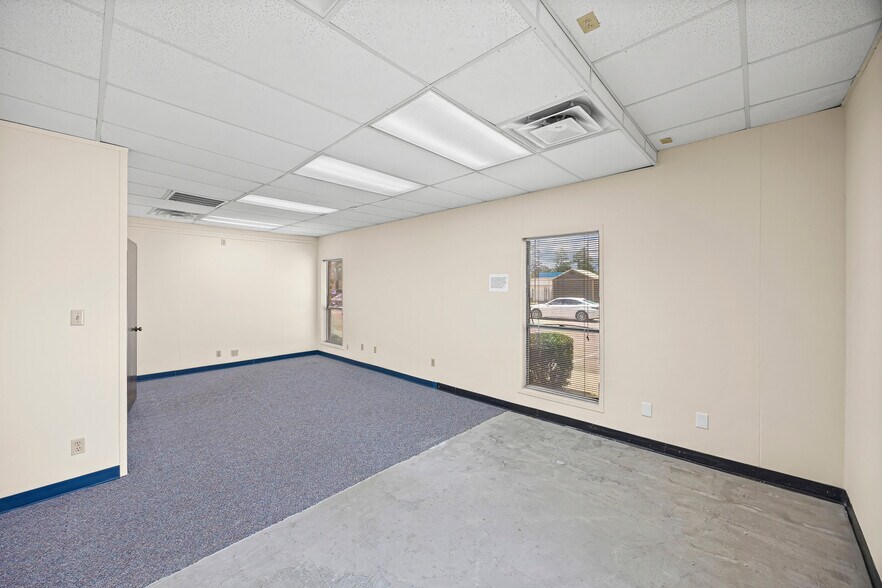 More Photos Of 105 Commercial Cir, Conroe Medical For Sale