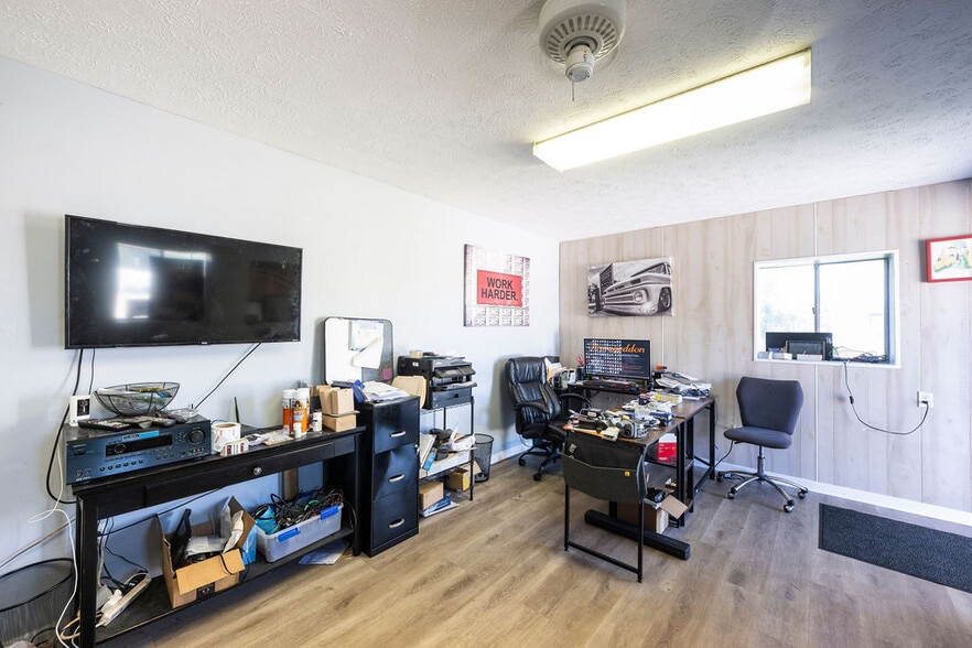 More Photos Of 1556-1578 SE South Niemeyer Cir, Port Saint Lucie Warehouse For Sale