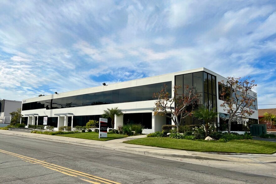 More Photos Of 2675 Junipero Ave, Signal Hill Warehouse For Lease