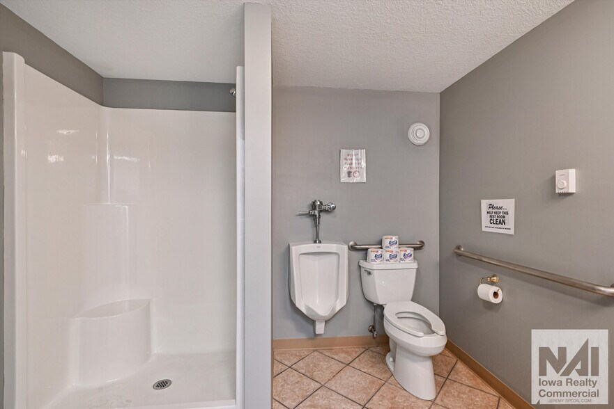 More Photos Of 1402 SW 18th St, Cedar Rapids Warehouse For Lease