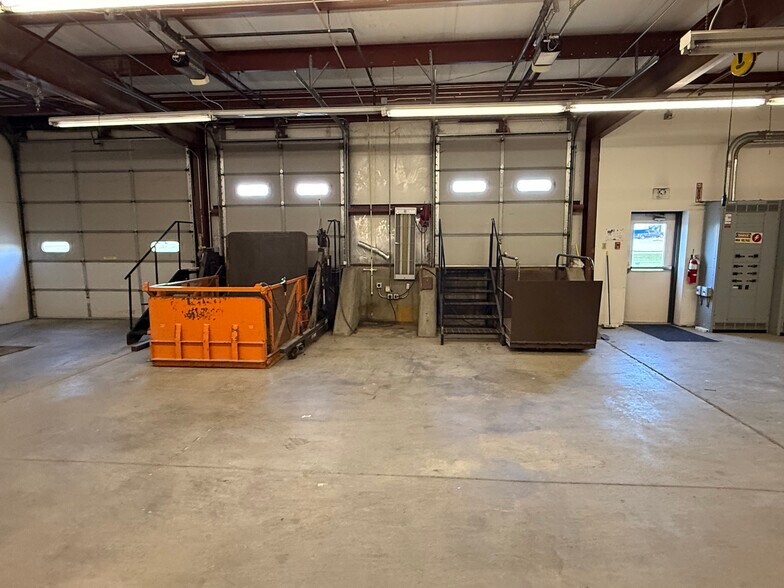 More Photos Of 1995 G Ave, Red Oak Industrial For Lease