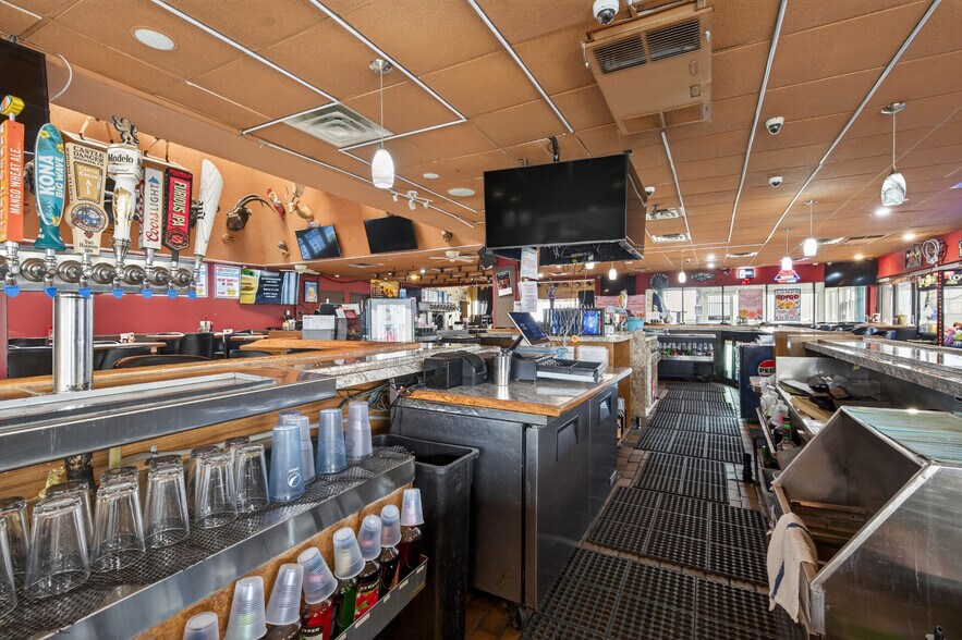 More Photos Of 17646 NE Central Ave, Ham Lake Restaurant For Sale