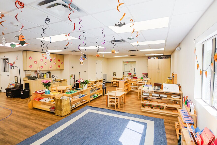 More Photos Of 2358 Shallowford Rd, Marietta Daycare Center For Sale