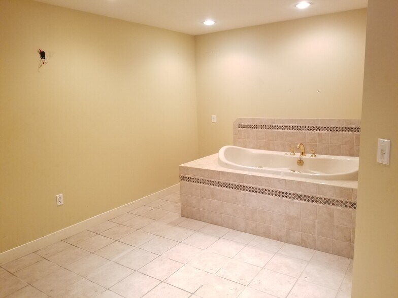 More Photos Of 574 Washington St, Easton Freestanding For Lease