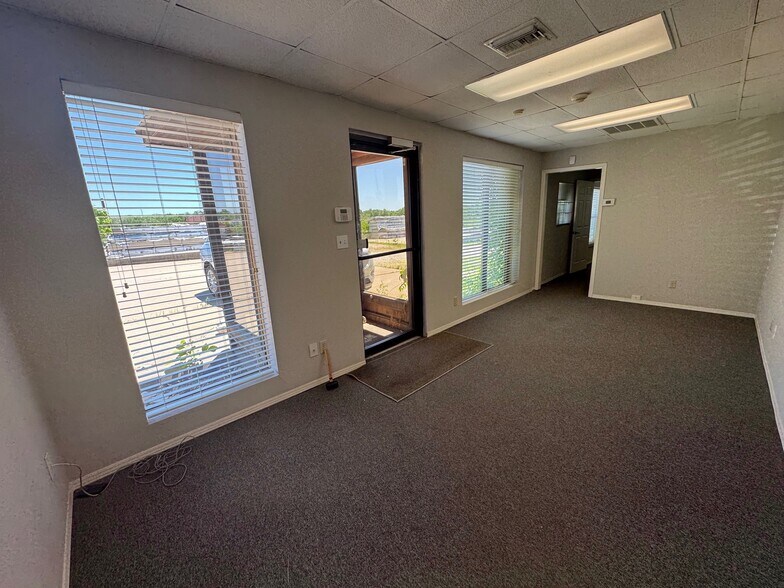 More Photos Of 5175 N Highway 763, Columbia Office For Sale