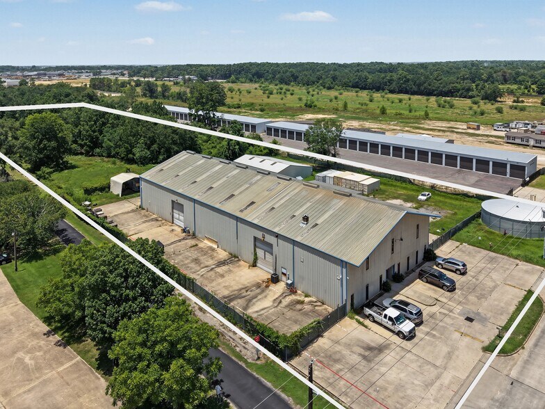 Primary Photo Of 17309 Hufsmith Kohrville Rd, Tomball Warehouse For Sale