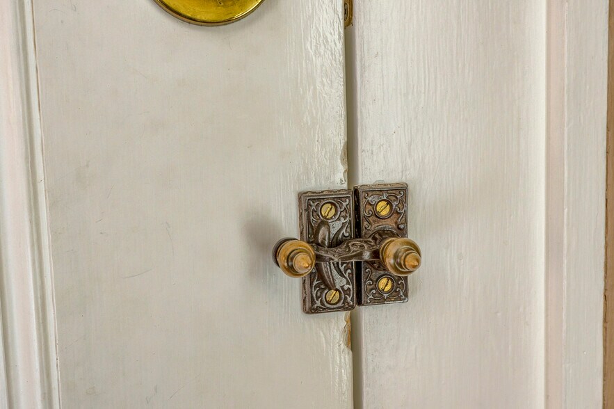 More Photos Of 240 E California St, Jacksonville Hotel For Sale