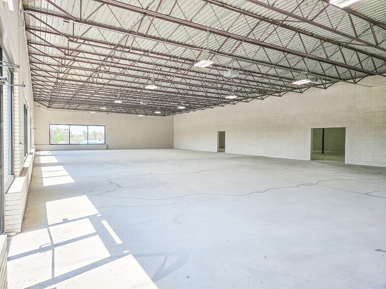 More Photos Of 1120 N Blairs Bridge Rd, Lithia Springs Showroom For Sale