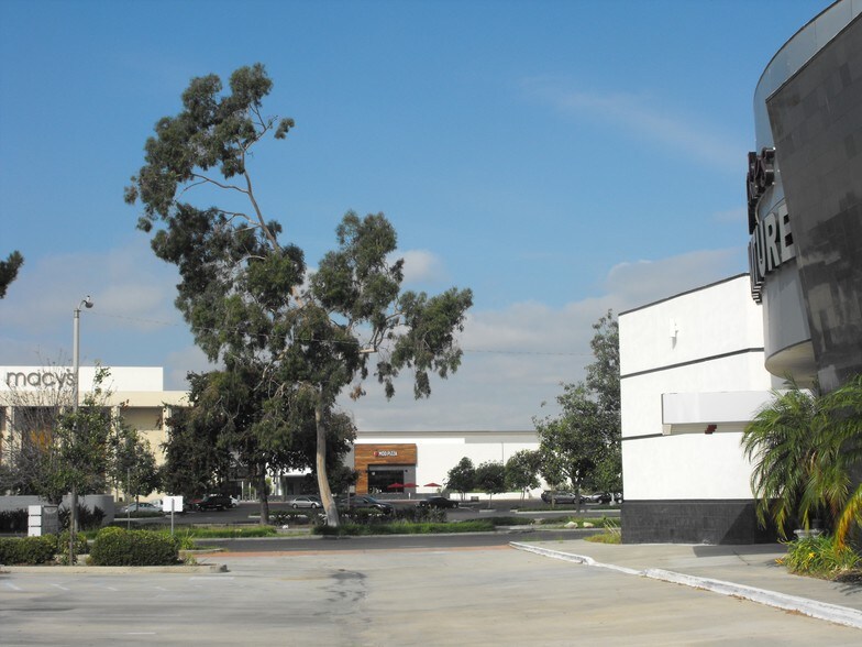 More Photos Of 18714 S Gridley Rd, Cerritos Freestanding For Lease