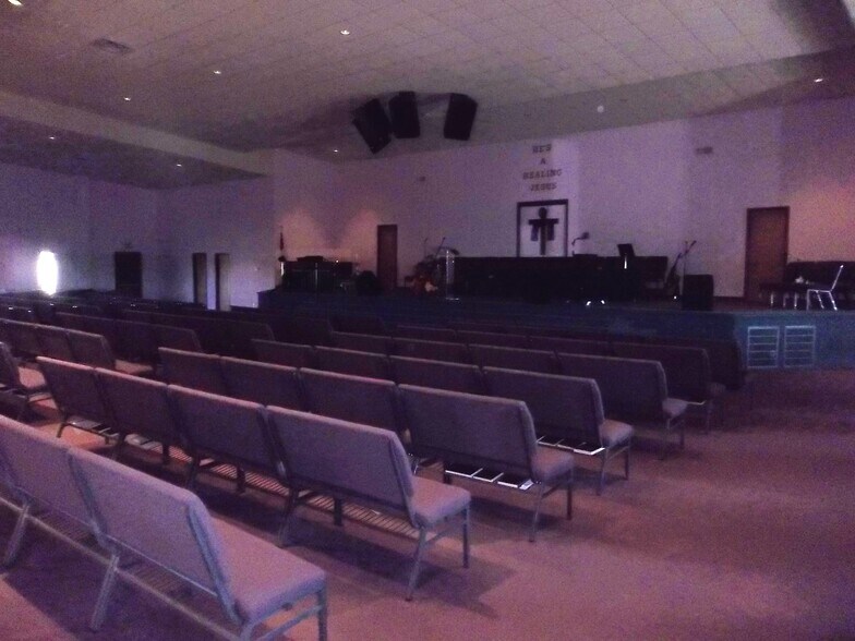 More Photos Of 1390 35th Pkwy Pky, Chanute Religious Facility For Sale