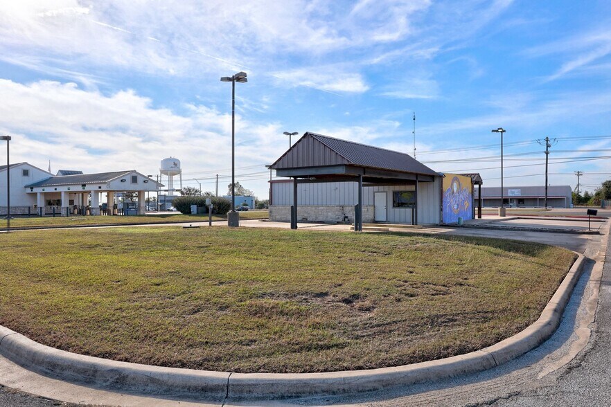 More Photos Of 14262 W State Highway 29, Liberty Hill General Retail For Sale