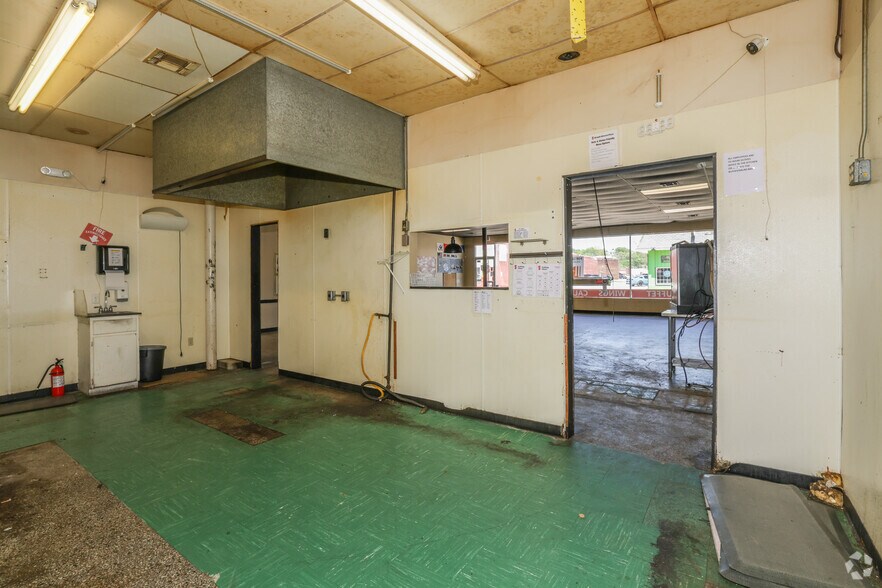 More Photos Of 140 E Main St, Pawhuska General Retail For Sale