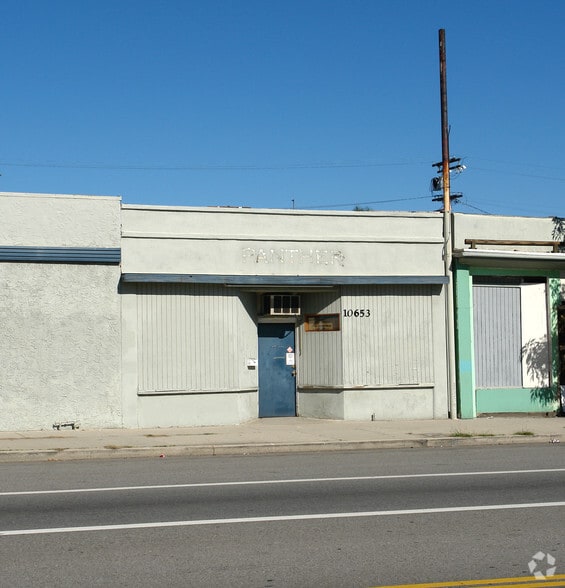 More Photos Of 10653-10657 Burbank Blvd, North Hollywood Office For Sale