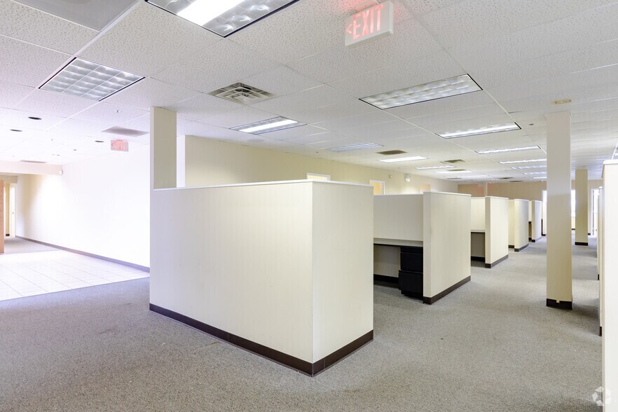 More Photos Of 1715-1785 Winnetka Cir, Rolling Meadows Unknown For Sale