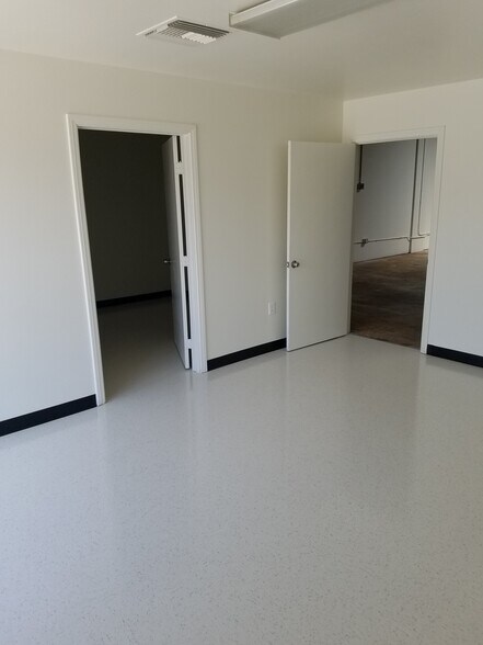 More Photos Of 1345 N Fitzgerald Ave, Rialto Warehouse For Lease