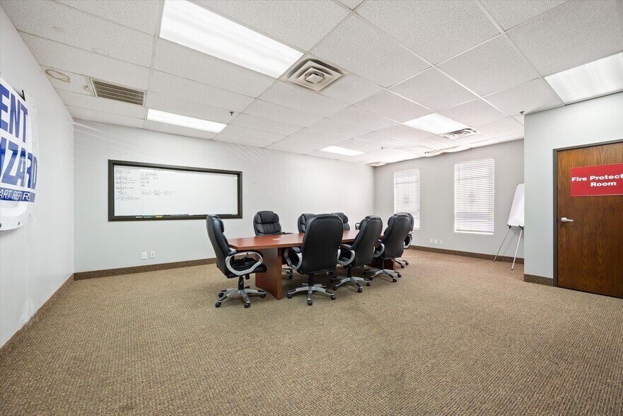 More Photos Of 5127-5131 Mercantile Row, Dallas Warehouse For Lease