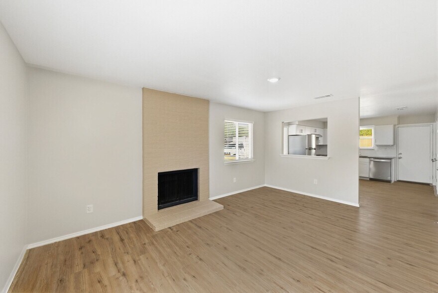 More Photos Of 6709 Wentworth Dr, Austin Apartments For Sale