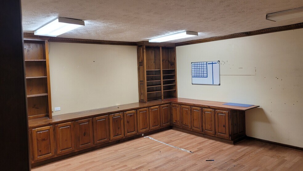 More Photos Of 4109 Robinson St, Covington Freestanding For Sale