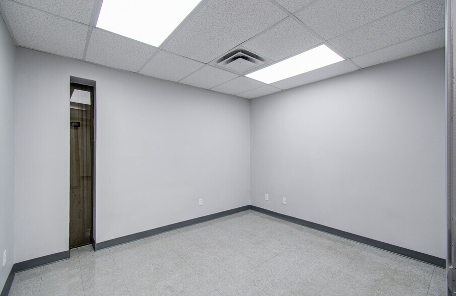 More Photos Of 8730 Ley Rd, Houston Warehouse For Lease