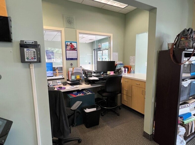 More Photos Of 464 Boston Post Rd, Orange Storefront Retail Office For Lease