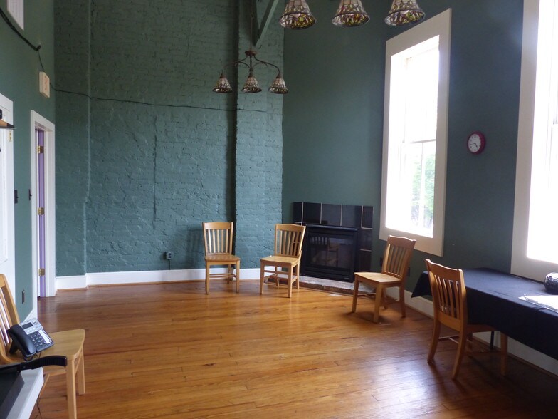 More Photos Of 19-25 W Johnson St, Staunton Storefront Retail Office For Sale