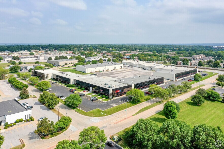 More Photos Of 11105-11147 Mockingbird Dr, Omaha Warehouse For Lease