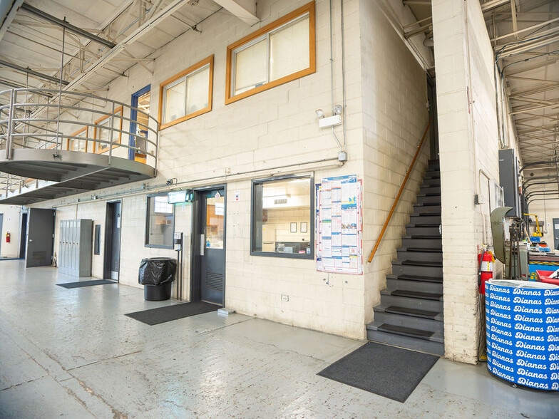 More Photos Of 2733 W Harrison St, Chicago Warehouse For Sale