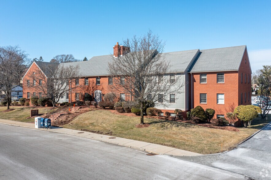 More Photos Of 424 Adams St, Milton Office For Lease