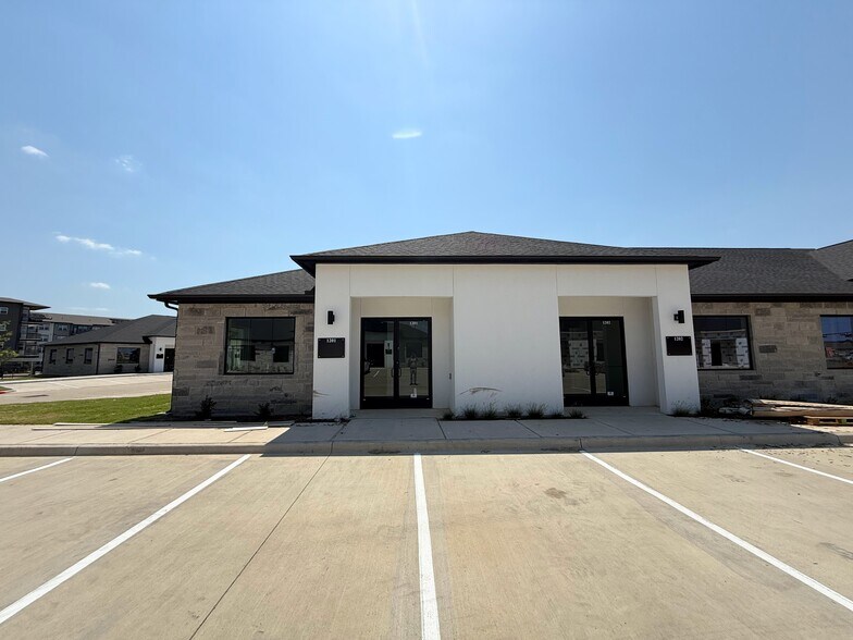 More Photos Of 6000 Alma Rd, McKinney Unknown For Lease