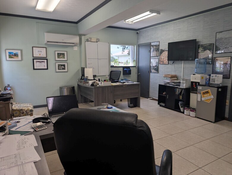 More Photos Of 861 SW Lakehurst Dr, Port Saint Lucie Distribution For Sale