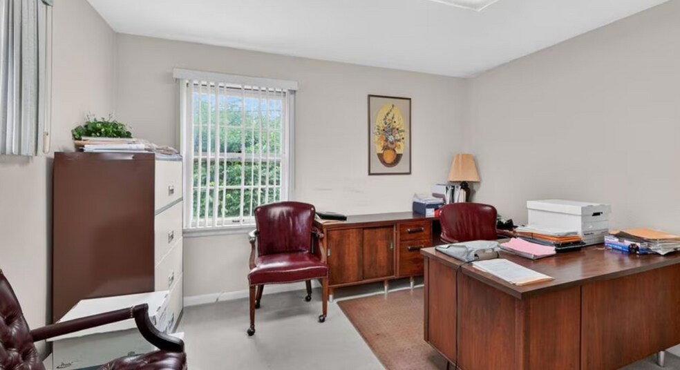 More Photos Of 11147 Olive Blvd, Saint Louis Office For Sale