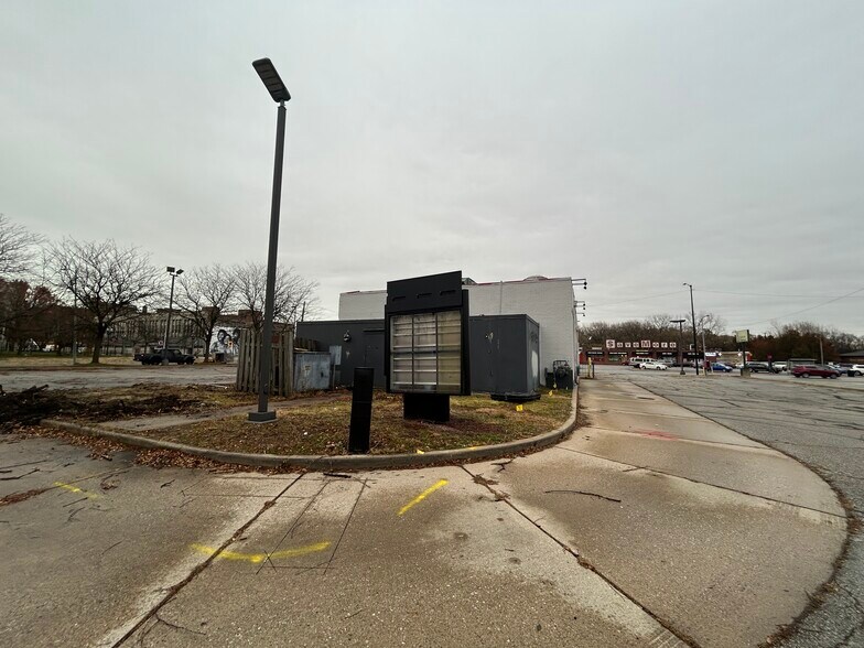 More Photos Of 900 Broadway, Gary Fast Food For Sale