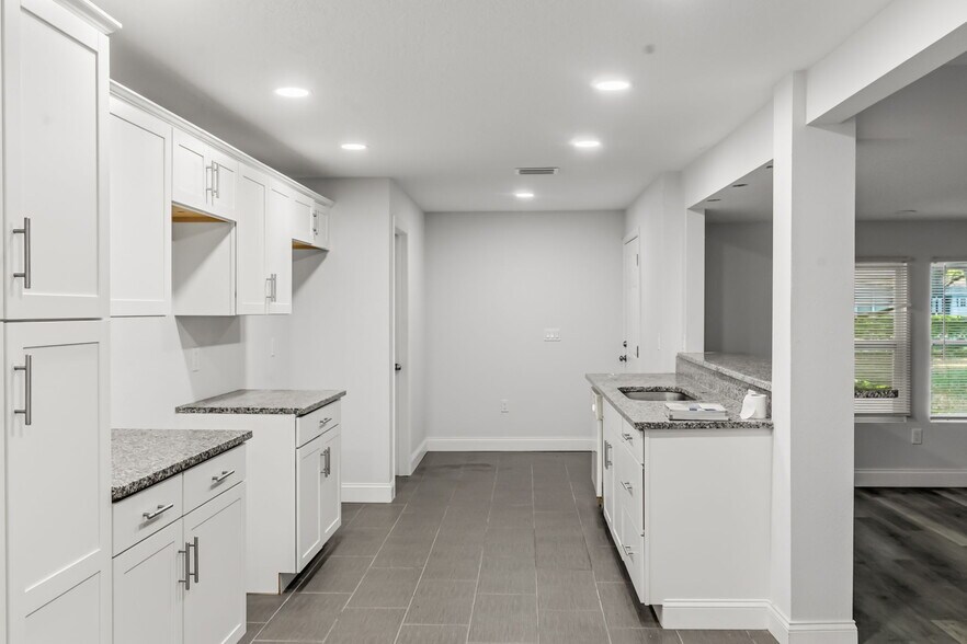 More Photos Of 2726 6th Ave W, Bradenton Serviced Offices For Sale