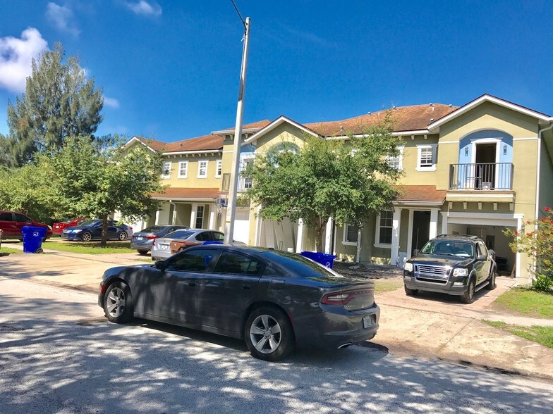 More Photos Of 1800 Bassinger St, Kissimmee Apartments For Sale