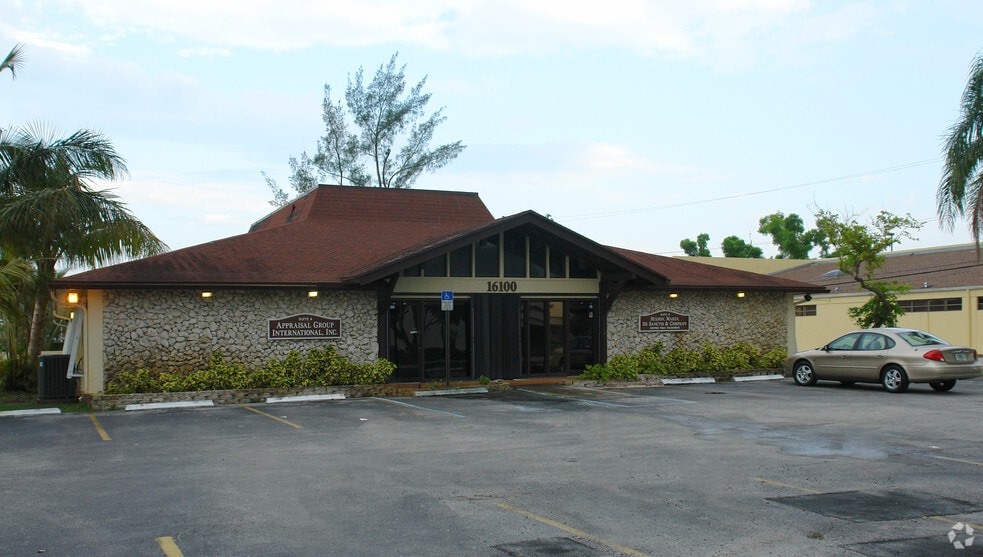 More Photos Of 16100 NE 16th Ave, North Miami Beach Office For Lease