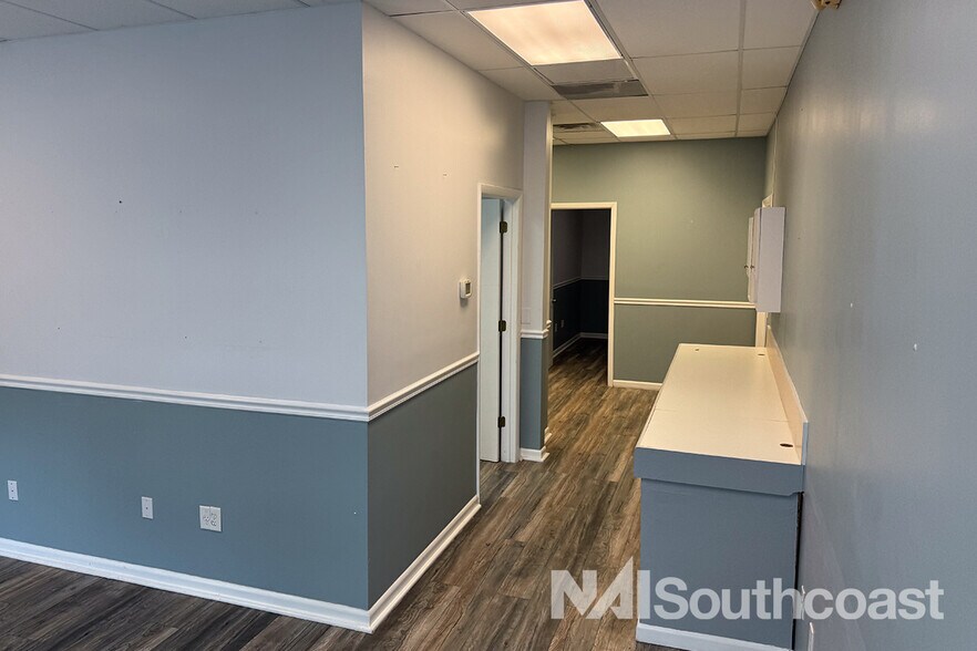 More Photos Of 645 NW Enterprise Dr, Port Saint Lucie Light Distribution For Lease
