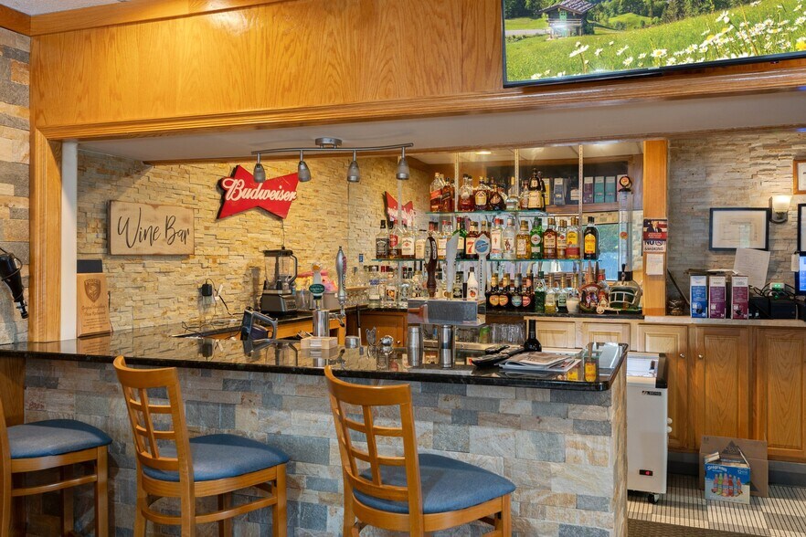 More Photos Of 232 W Moorestown Rd, Wind Gap Restaurant For Sale