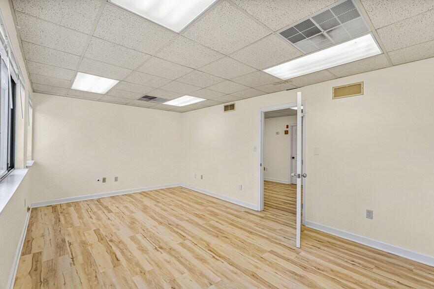 More Photos Of 35-37 Tamarack Cir, Skillman Medical For Lease
