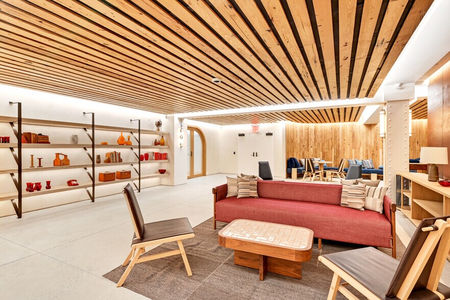 More Photos Of 295 5th Ave, New York Loft Creative Space For Lease