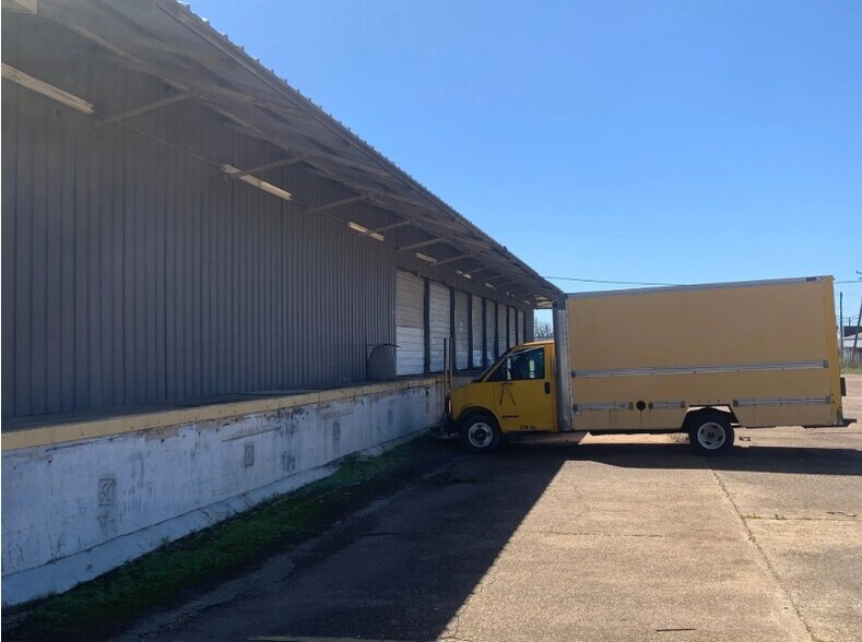 More Photos Of 121 Kansas City Ave, Shreveport Truck Terminal For Lease