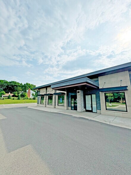 More Photos Of 40820 7 Mile Rd, Northville Medical For Lease